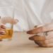 El tabaquismo y el alcohol: los peligros ocultos para tu salud bucal