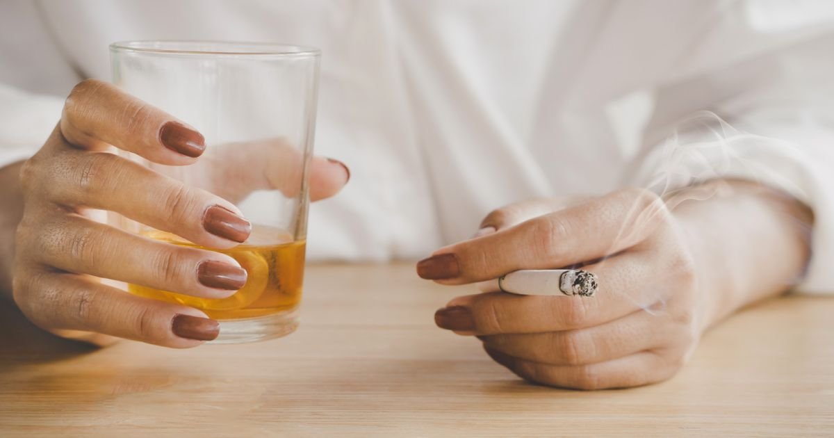 El tabaquismo y el alcohol: los peligros ocultos para tu salud bucal